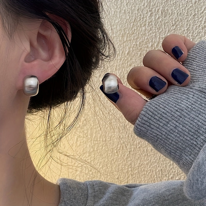 Matte gold arc-shaped earrings