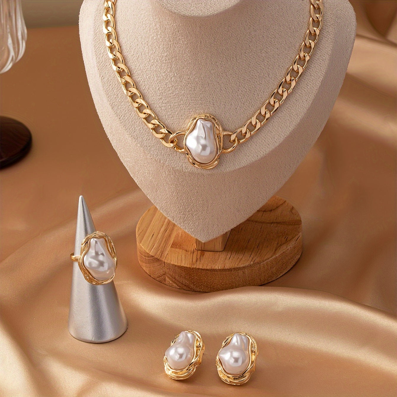 Pearl and Gold Set