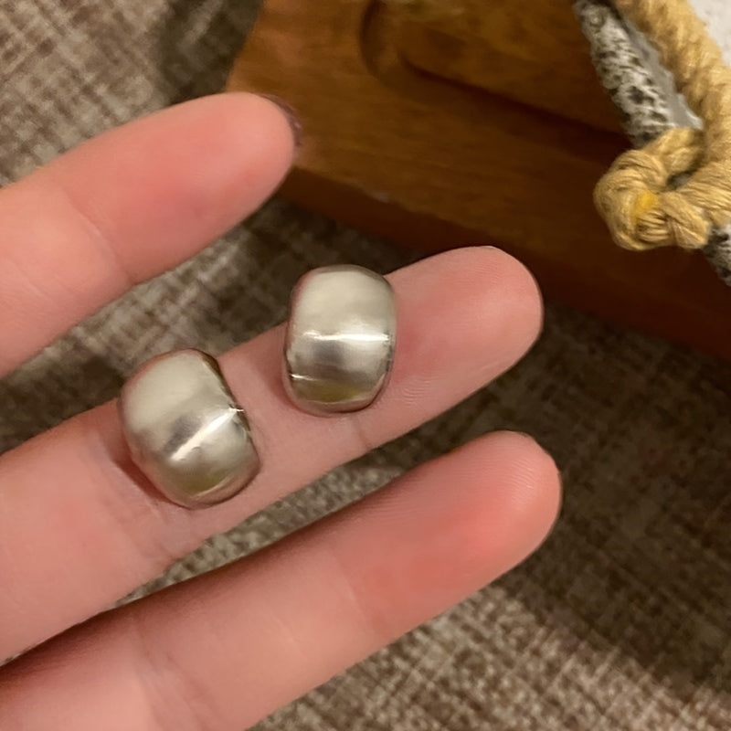 Matte gold arc-shaped earrings