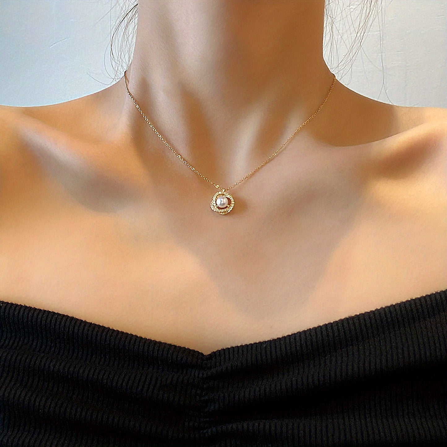 Single Pearl Gold String Pendant