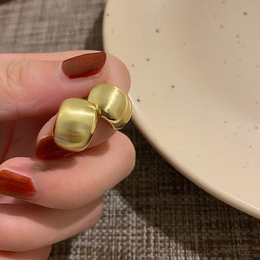 Matte gold arc-shaped earrings