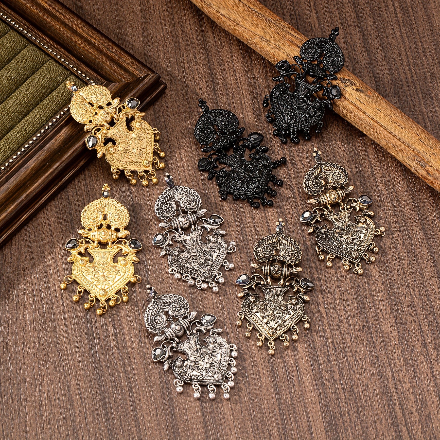 Antique Pattern Versatile Earrings