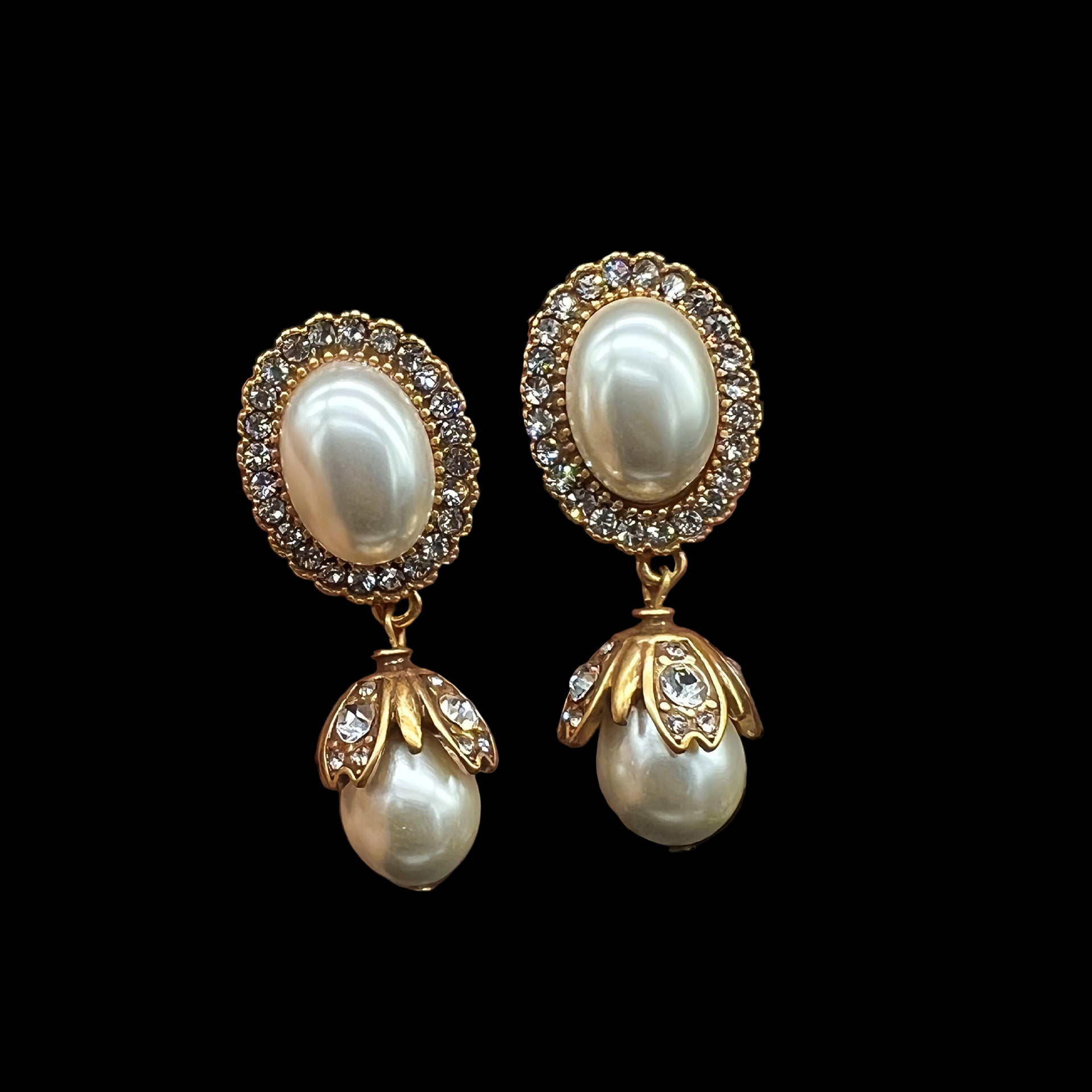 Oval-Shaped  Faux Pearls Earrings