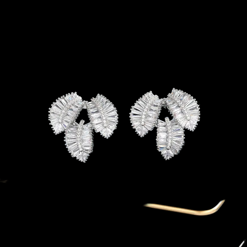 High Quality Zircon Leaf Stud Earrings