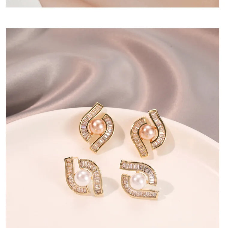 Champagne Pearl Eye Earrings