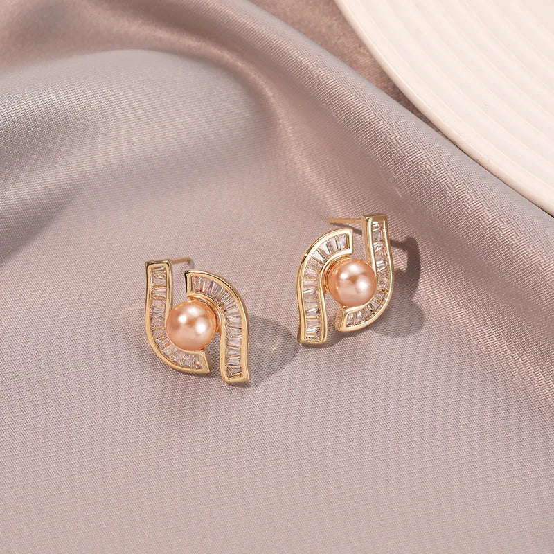 Champagne Pearl Eye Earrings