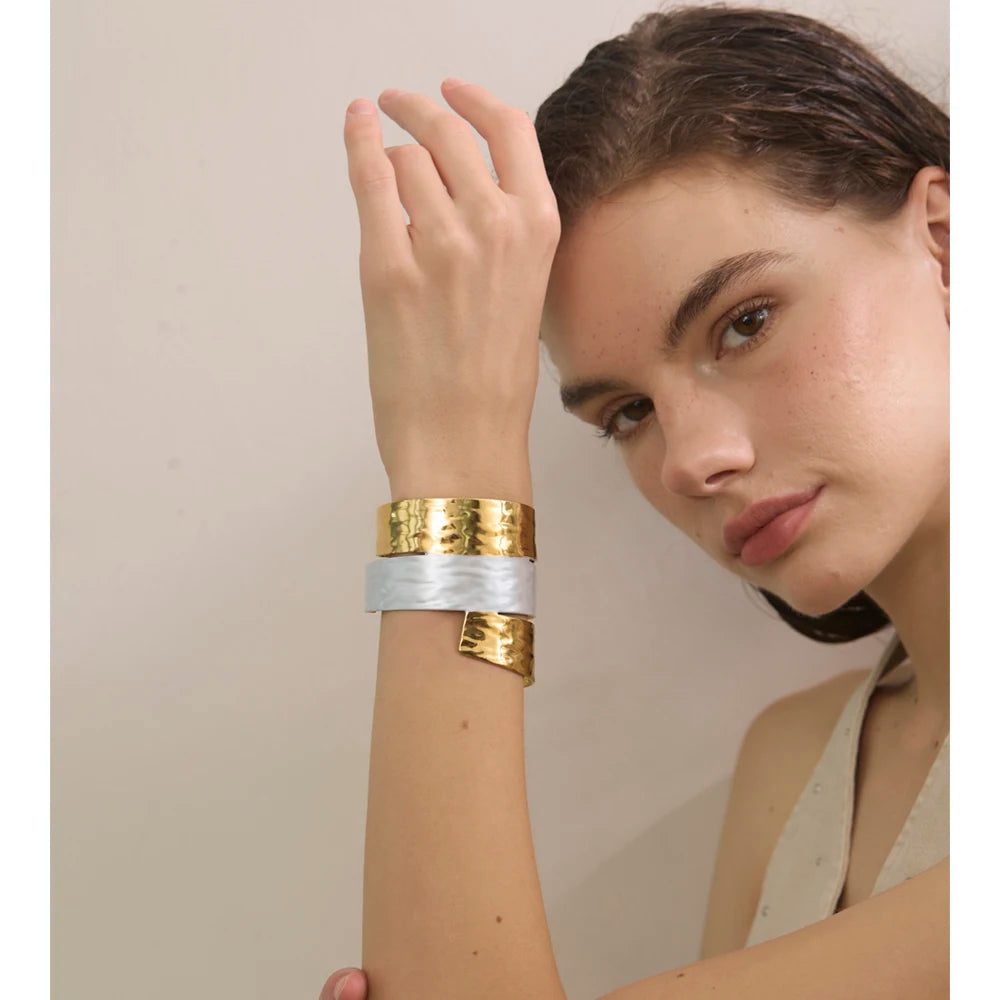 European Style Hollow Bangle