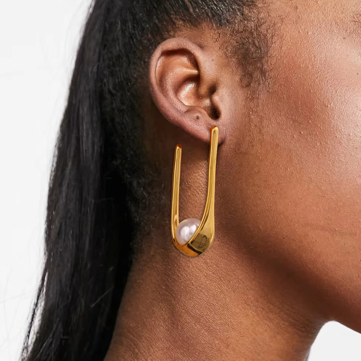 Shell Pearl U-Shaped Earrings