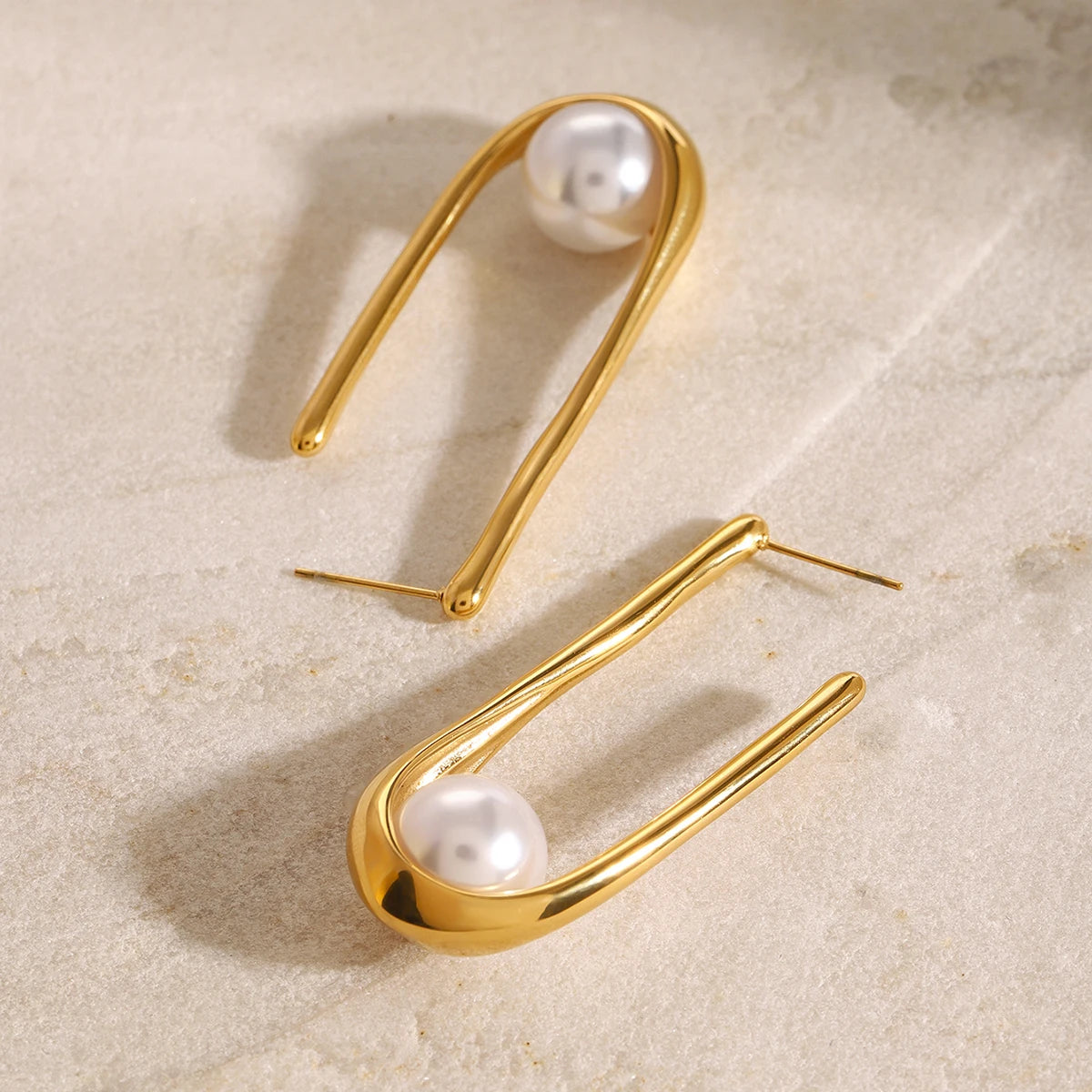 Shell Pearl U-Shaped Earrings