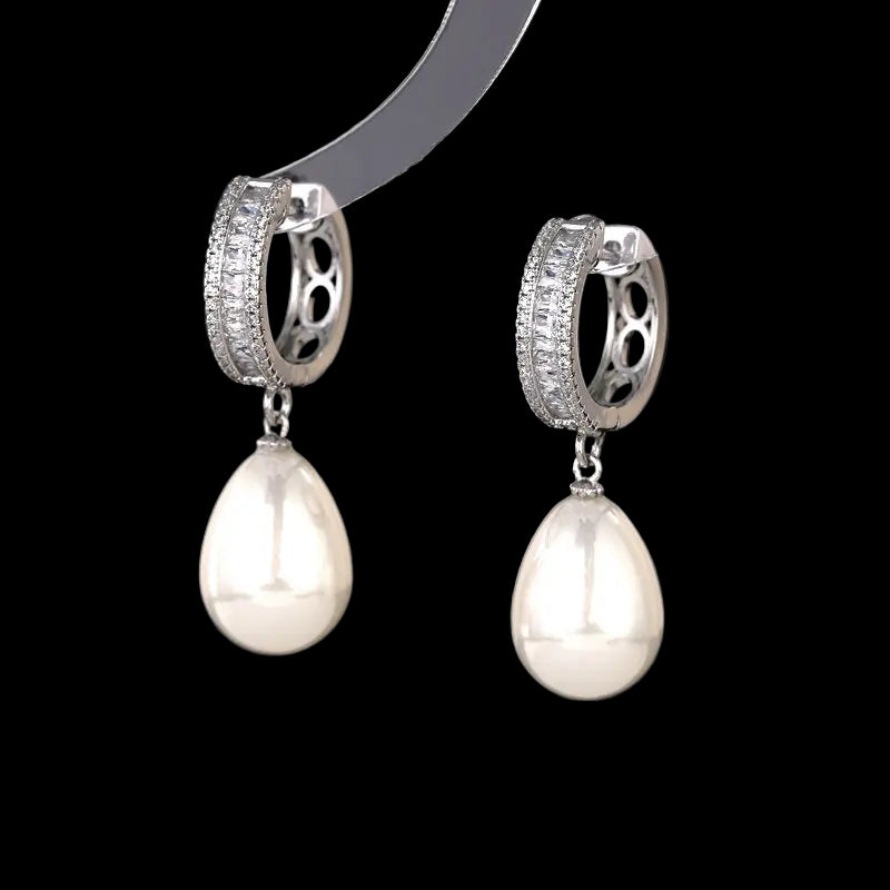 Waterdrop Pearl Earrings
