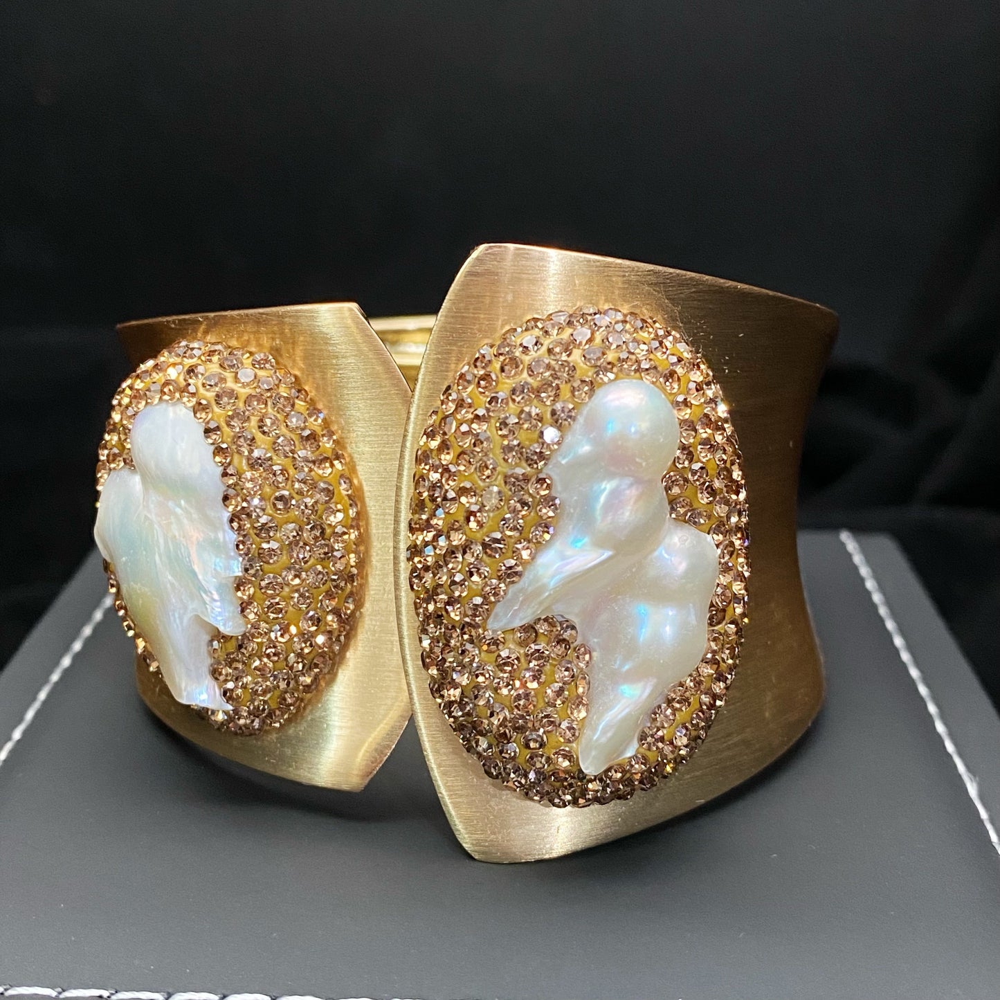 Big Baroque Pearl Bangle