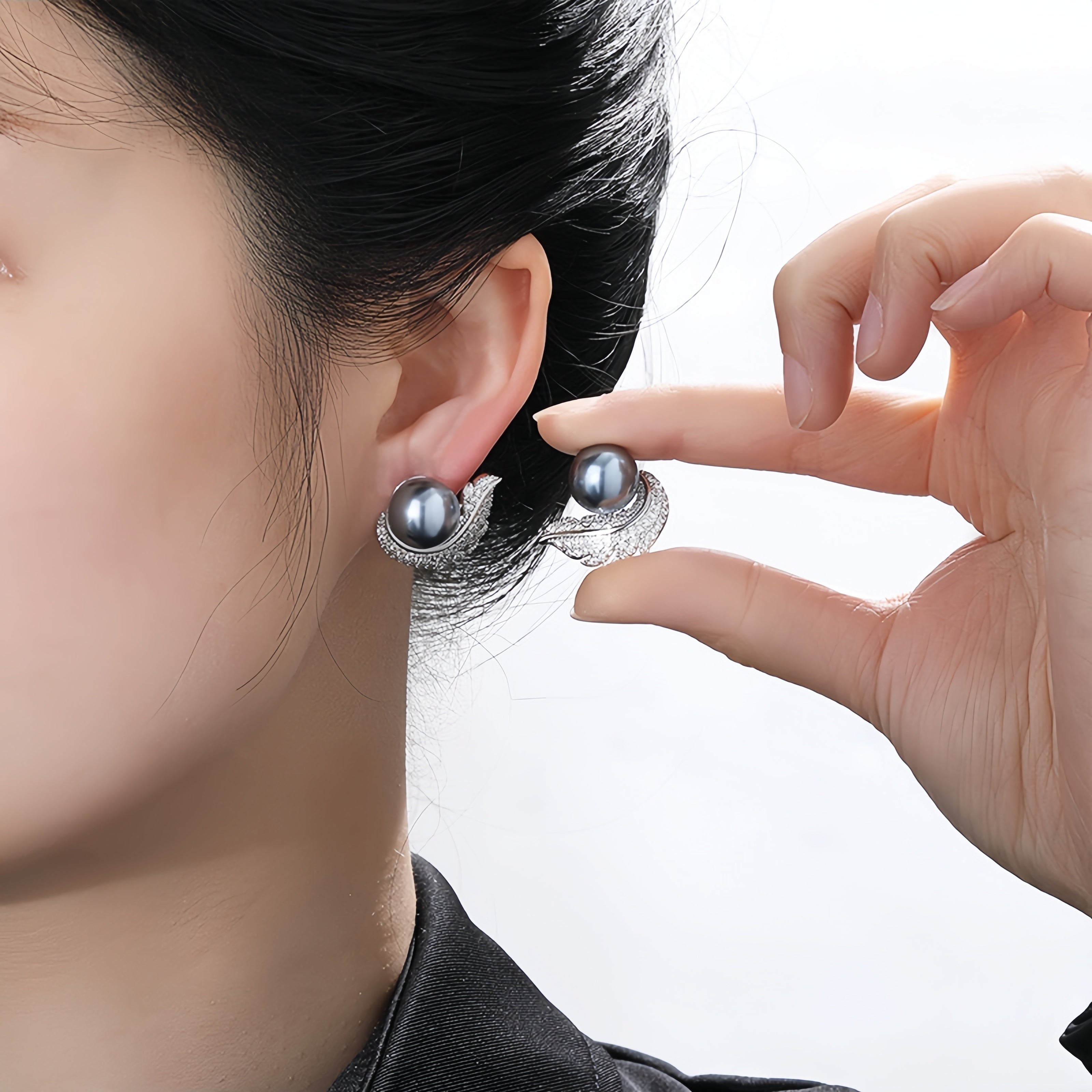 Elegant Leaf Design Stud Earrings