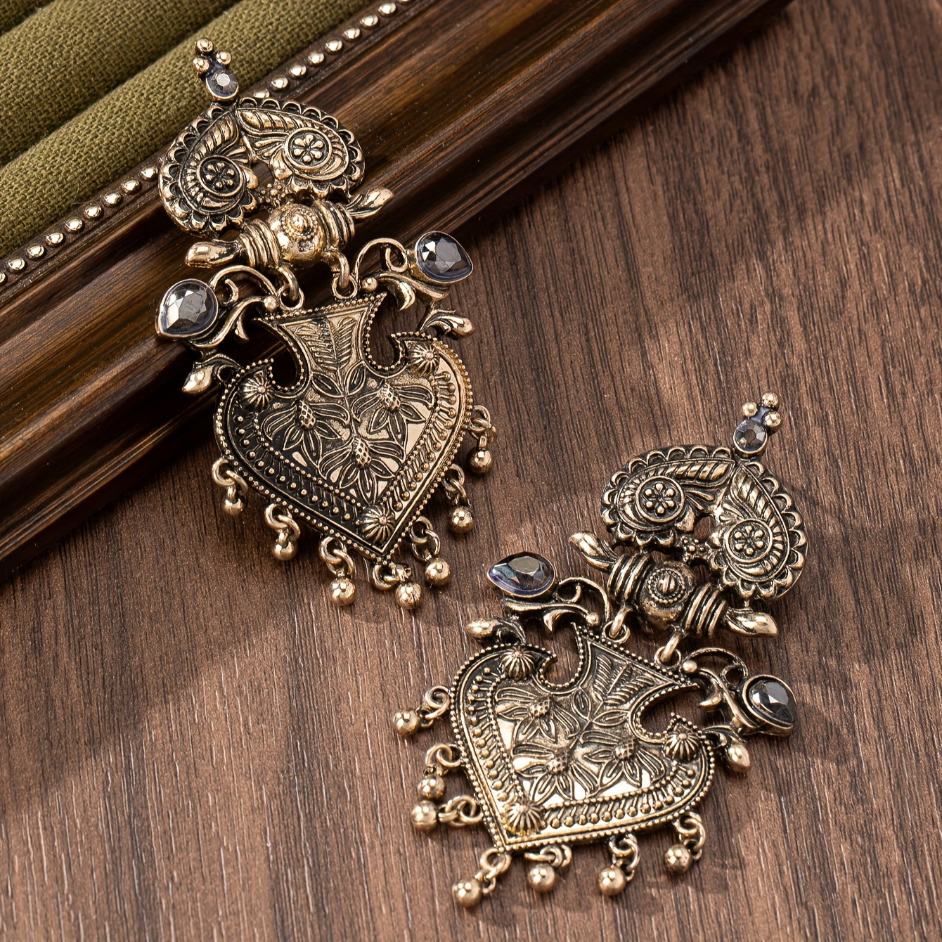 Antique Pattern Versatile Earrings