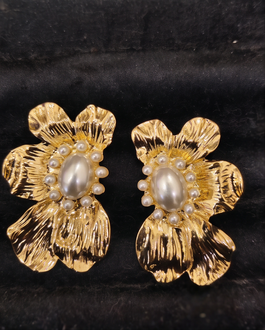 Pearl N Gold Flower Stud Earring